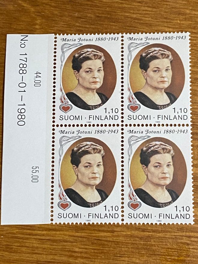 MARIA JOTUNI NELIÖ NUMERO MARGINAALILLA**