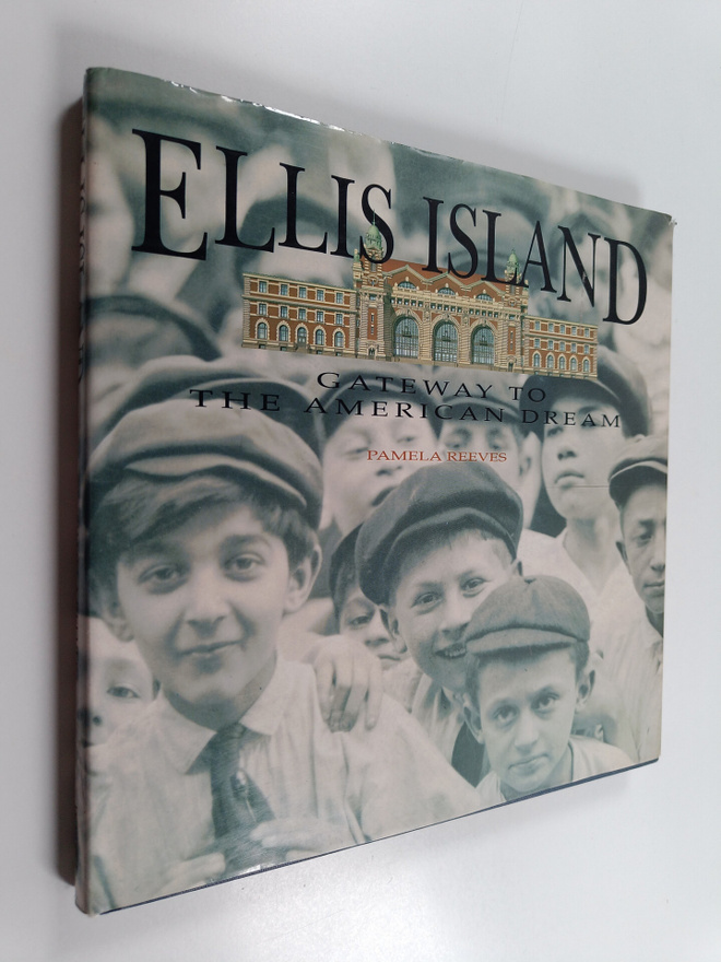 Pamela Reeves : Ellis Island - Gateway to the American Dream