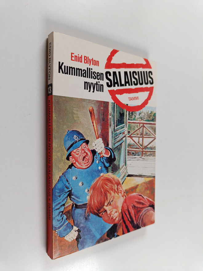 Enid Blyton : Kummallisen nyytin salaisuus