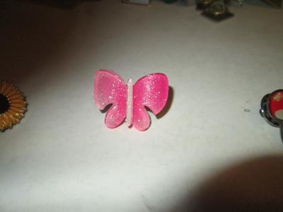 pinssi perhonen