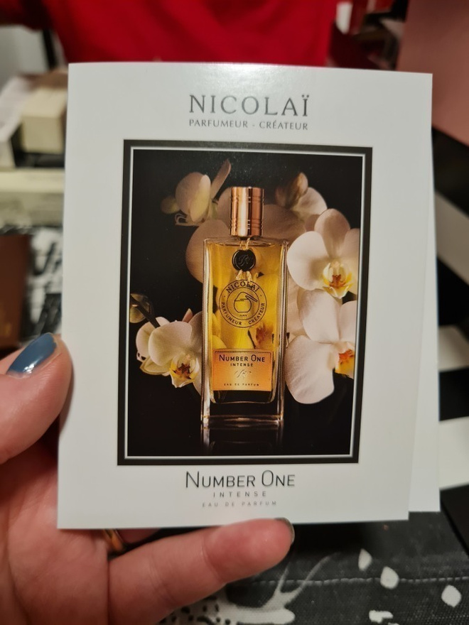 Hajuvesinäyte Nicolai Parfumeur Createur  Number One Intense