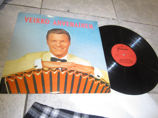Veikko Ahvenainen – Suomalainen Harmonikan Mestari