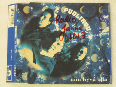Puolikuu • Niin Hyvä Olla CD-Single