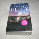 Lucinda Riley Kuun sisar  -pok - pikkukuva 1
