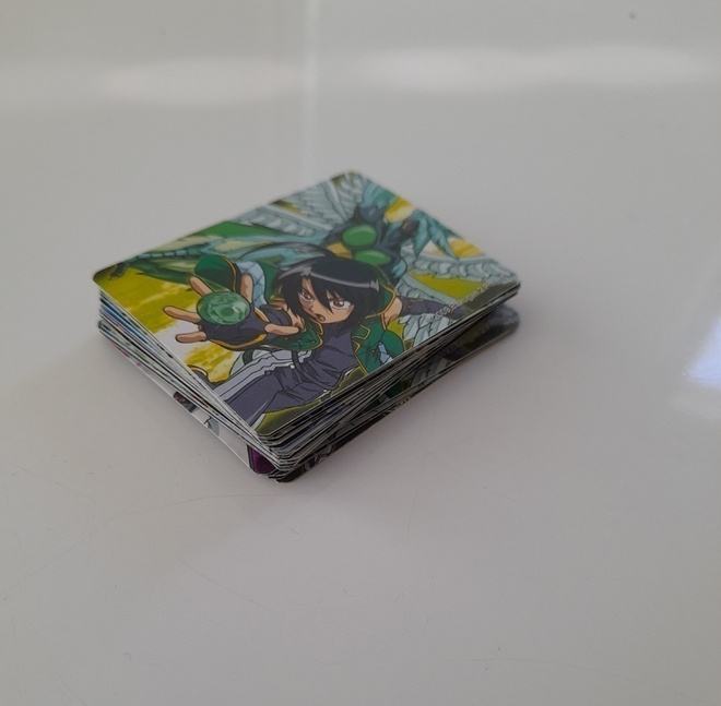 Bakugan kortteja (2009), 33kpl mutta paljon samanlaisia