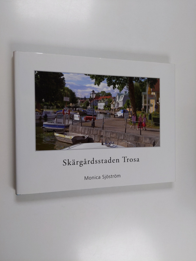 Skärgårdsstaden Trosa - en vandrig i staden under årets s...