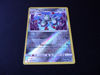 Magneton 82/156 Ultra Prism - Reverse Holo