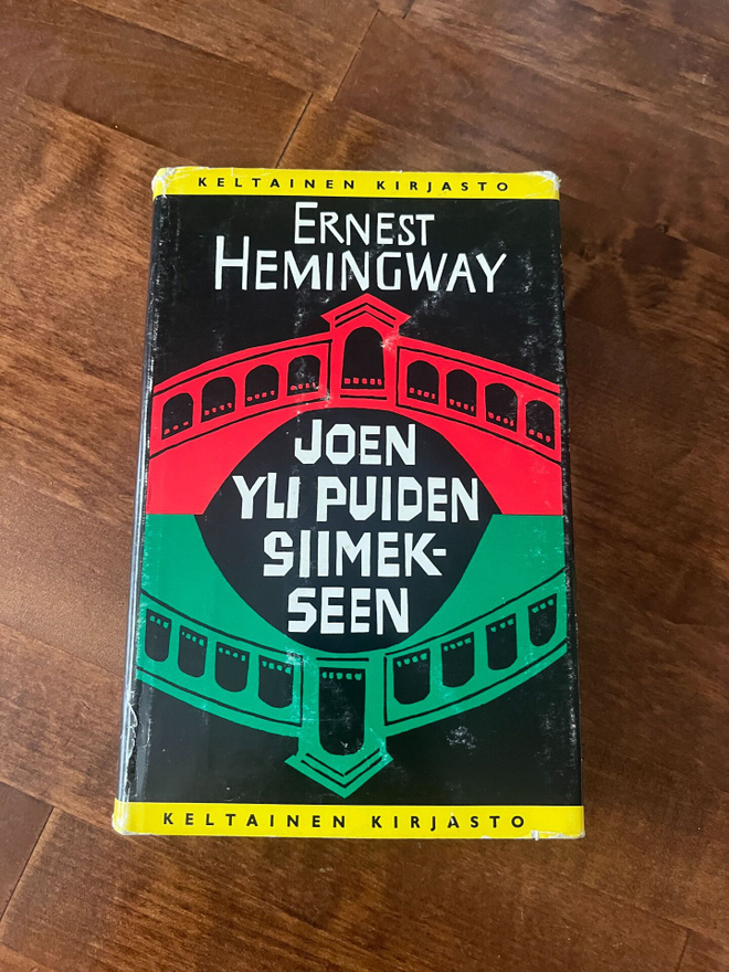 Ernest Hemingway: Joen yli puiden siimekseen  Sid. 3p v.1982
