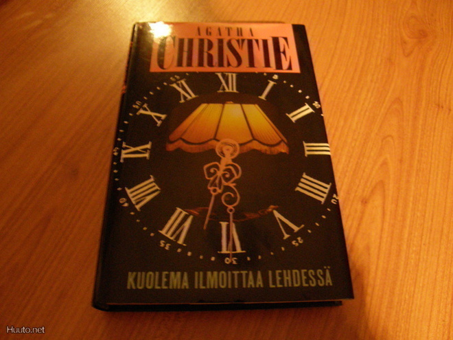 Agatha Christie Kuolema ilmoittaa lehdessä