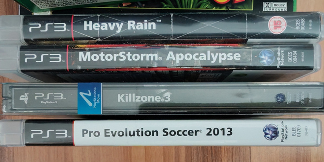 Neljä PS3 peliä pakettina.