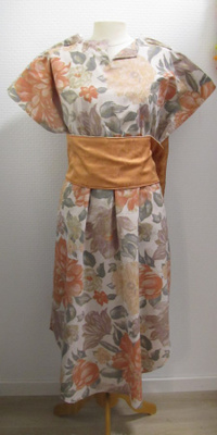 Kimono tyynyllä - UNIIKKI ROOLIASU -