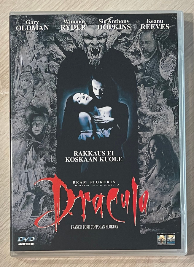 Bram Stokerin DRACULA (1992) Gary Oldman, Winona Ryder