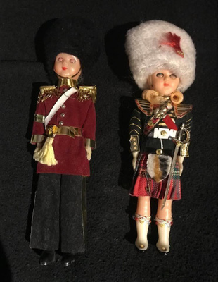 Vanhat nuket (Guard dolls) 2kpl