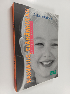 Ari Antikainen : Kasvatus, elämänkulku ja yhteiskunta