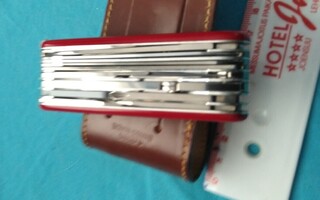 VICTORINOX 1.6795 Swiss Champ+Leather pousch 4.0535