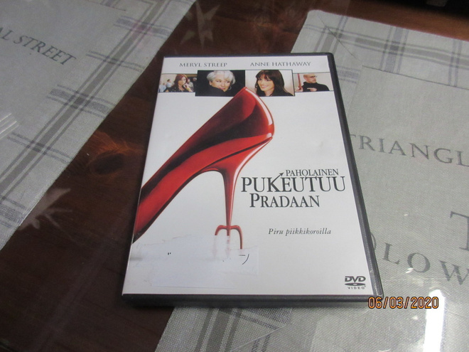 Paholainen Pukeuduu Pradaan (DVD) }