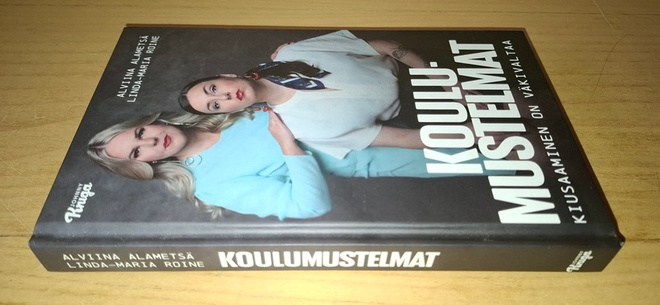 Koulumustelmat : Kiusaaminen on väkivaltaa (sid.)