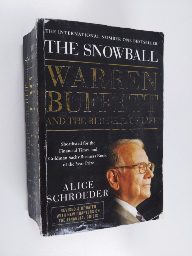 Alice Schroeder : The snowball : Warren Buffett and the b...