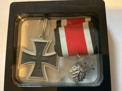 Ritariristi replica