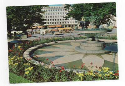 HÄMEENLINNA: Kirkkopuistoa ja toria