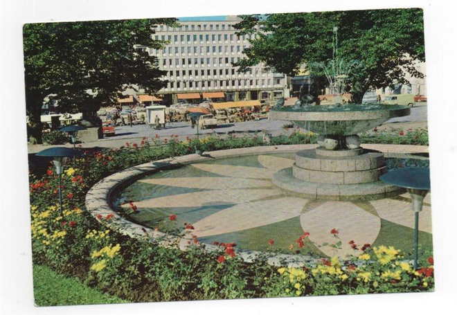 HÄMEENLINNA: Kirkkopuistoa ja toria