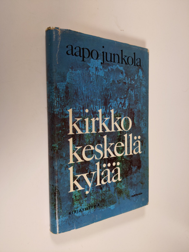 Aapo Junkola : Kirkko keskellä kylää