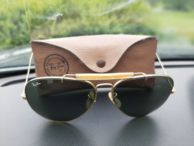 RAY BAN Lentäjän aurinkolasit.