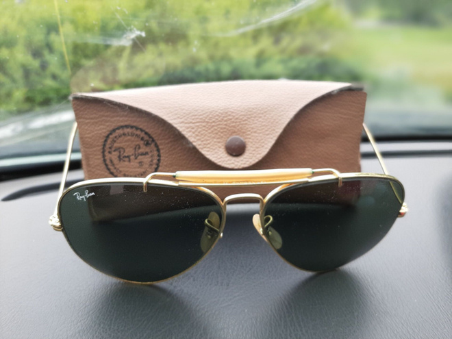 RAY BAN Lentäjän aurinkolasit.