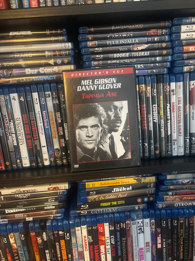 Tappava ase (1987) suomijulkaisu Mel Gibson