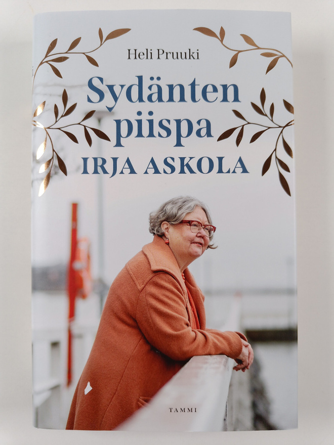 Heli Pruuki : Sydänten piispa Irja Askola