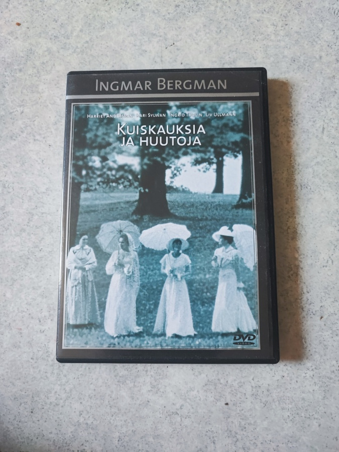 Kuiskauksia ja huutoja Ingmar Bergman