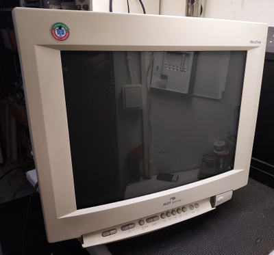 ADI MicroScan 937G, 17" Sony Trinitron -kuvaputkimonitori
