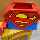 SUPERMAN LOGO CERAMIC COOKIE JAR	(44 748)	k.21cm l.28cm s.14 - pikkukuva 2