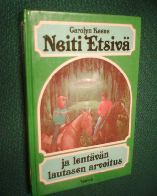 Carolyn Keene: Neiti Etsivä ja lentävän lautasen arvoitus