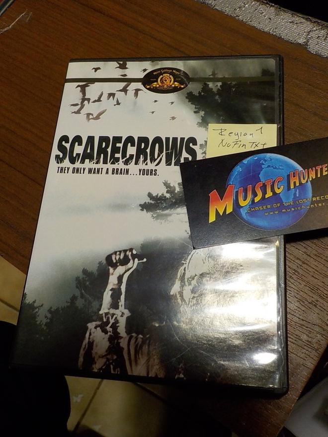 SCARECROWS DVD (W)