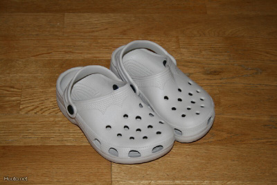 Vaaleat crocs -tyyppiset rantasandaalit 31 (18 cm)