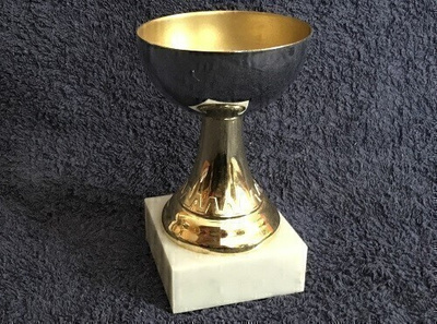 13,5 cm korkea palkinto pokaali