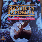 Northern Exposure (Villi Pohjola), 1.tuotantokausi (1990) - pikkukuva 1