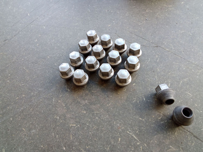 Ford aluvanne mutterit 20 kpl