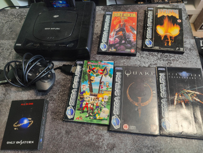Sega Saturn pelivalmis paketti (pelejä ja kortinlukija)