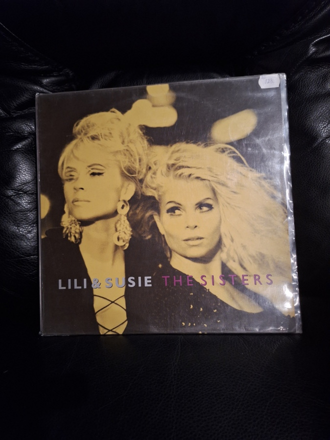 Lili & Susie – The Sisters