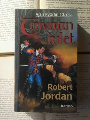 Robert Jordan - Ajan pyörä 10: Taivaan tulet (pokkari)