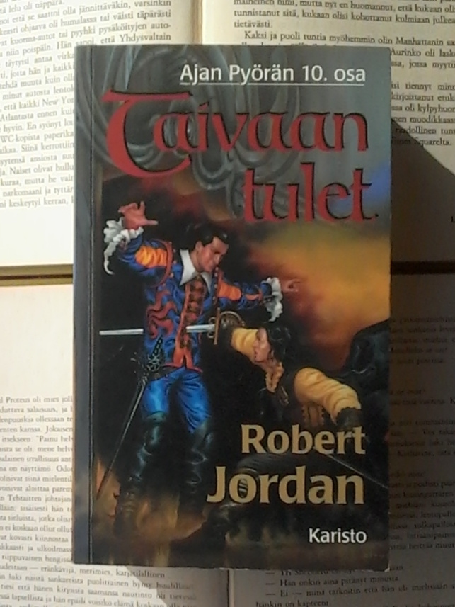 Robert Jordan - Ajan pyörä 10: Taivaan tulet (pokkari)