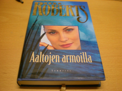 Nora Roberts: Aaltojen armoilla