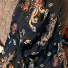 Musta / värikäs kuviollinen silkkihuivi - pikkukuva 4