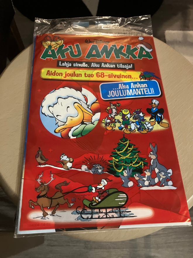 Aku Ankka Joulumanteli 2014 pussissa