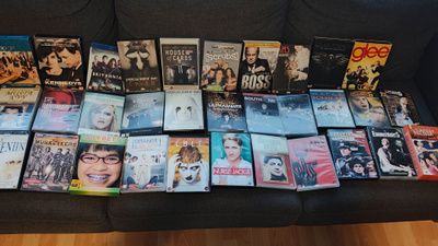 Paketti dvd sarjoja / boxeja