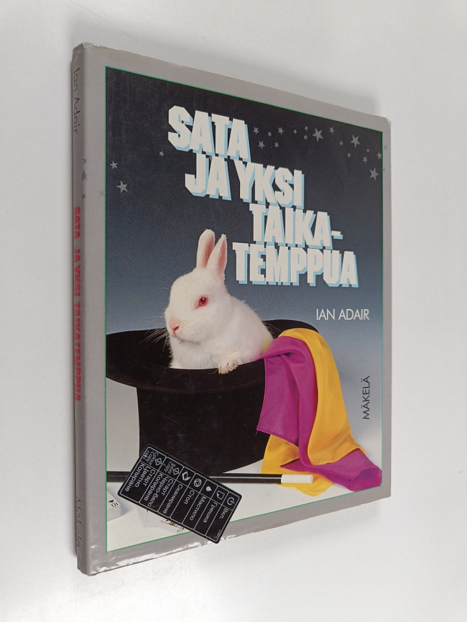 Ian Adair : Sata ja yksi taikatemppua