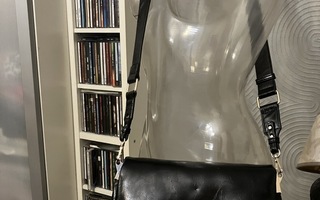 IDEAL of sweden -:¦:- UPEA CROSSBODY LAUKKU -:¦:-
