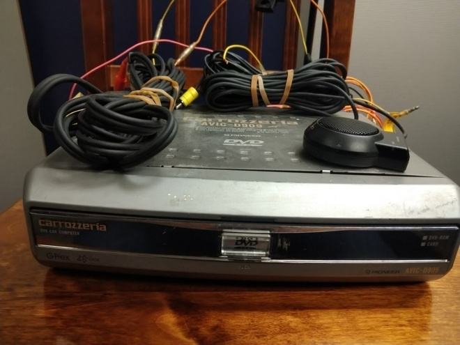 PIONEER AVIC-D909 DVD autotietokone.